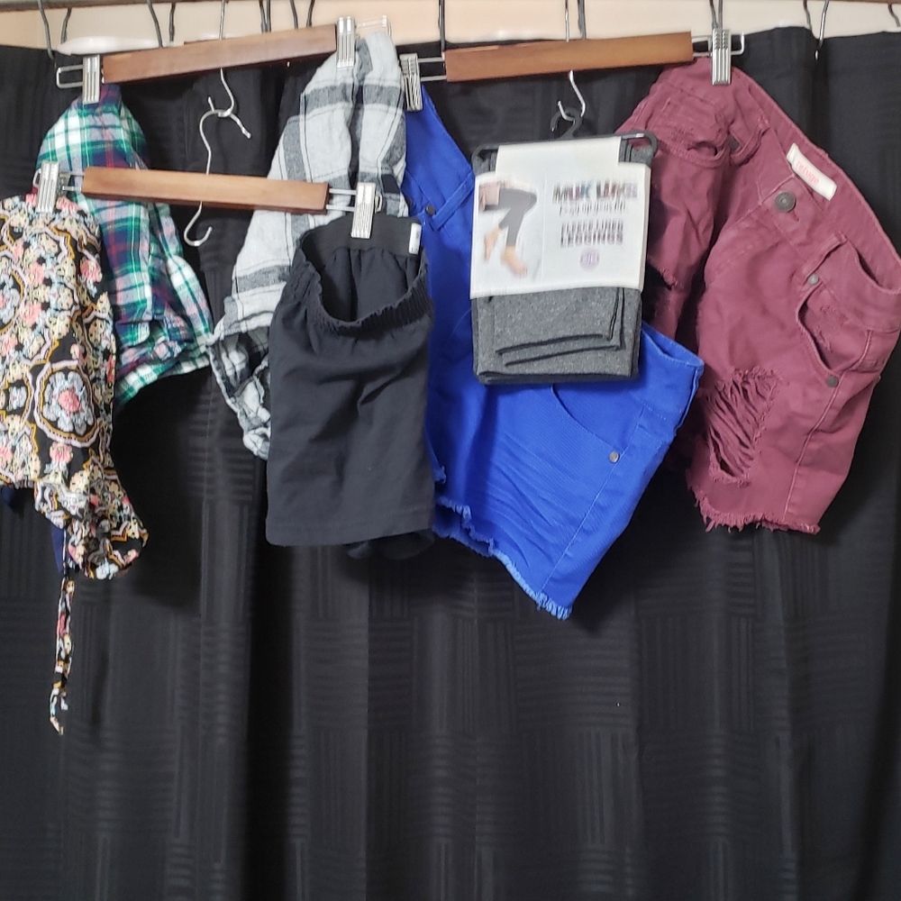 Bundle size medium shorts
